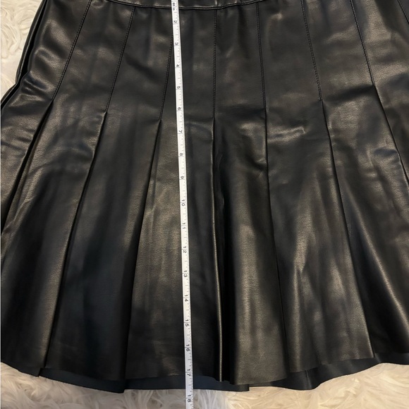 Woman’s Black faux pleated leather skirt - Picture 9 of 9